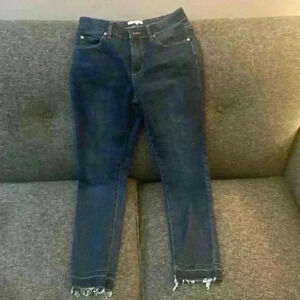 NWOT Kendall and Kylie ankle length jeans